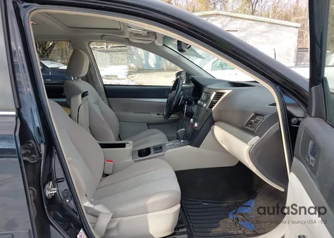 2013 Subaru Outback 2.5I Premium z USA, uszkodzony, nr VIN 4S4BRCGC4D3284622